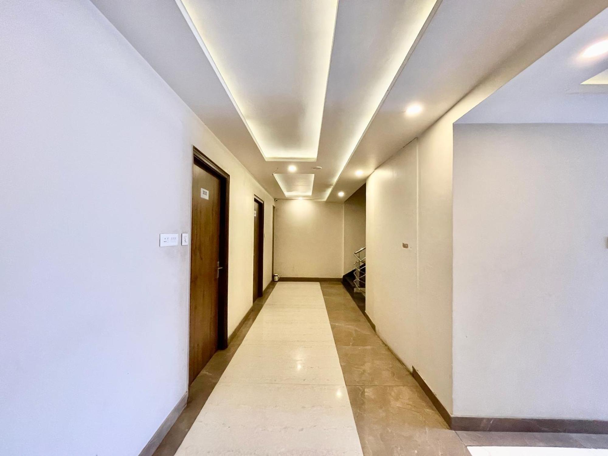 Hotel Rudraksh ! Varanasi !Fully-Air-Conditioned Hotel At Prime Location With Parking Availability, Near Kashi Vishwanath Temple, And Ganga Ghat 2 Exterior foto