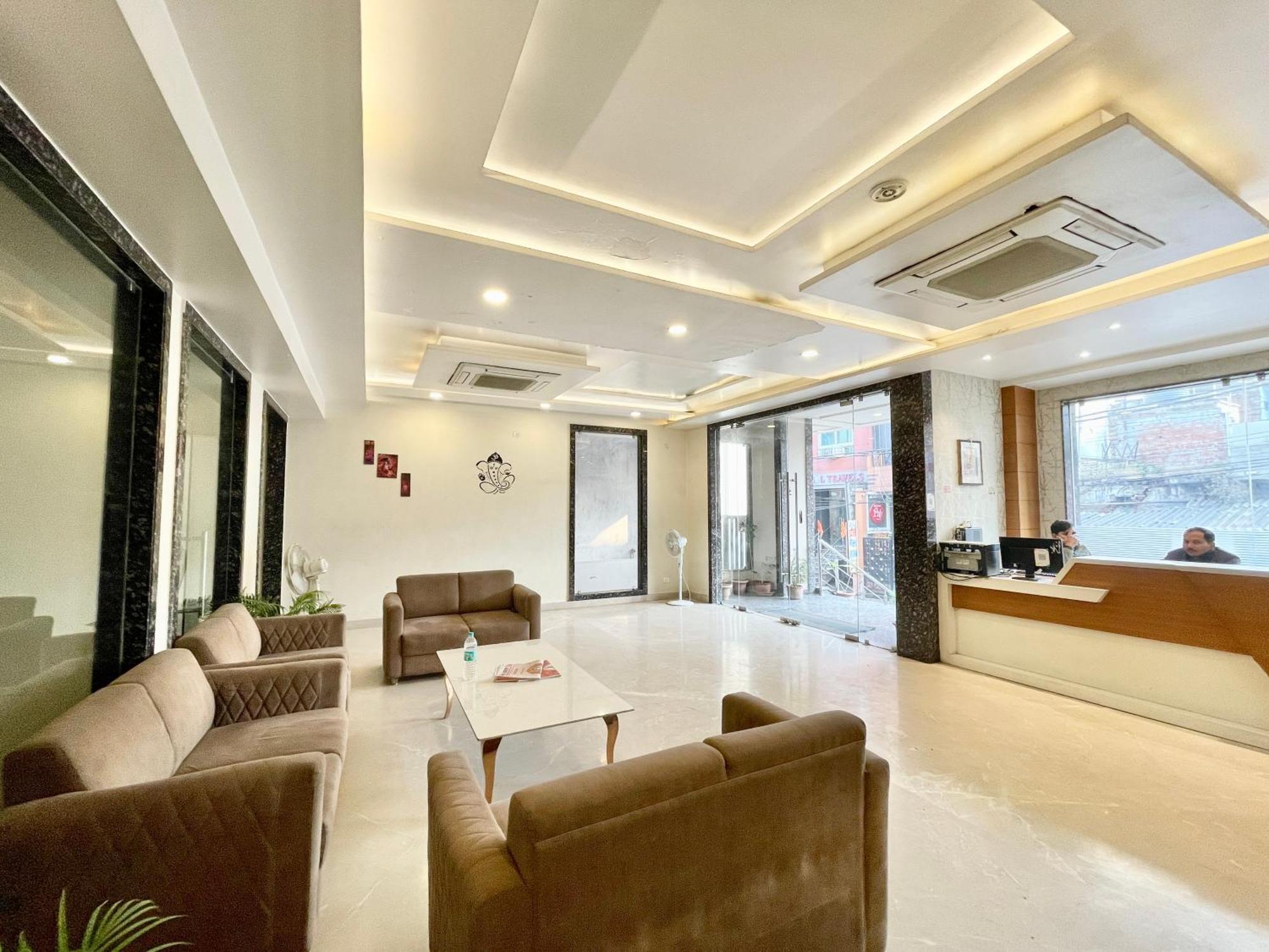 Hotel Rudraksh ! Varanasi !Fully-Air-Conditioned Hotel At Prime Location With Parking Availability, Near Kashi Vishwanath Temple, And Ganga Ghat 2 Exterior foto