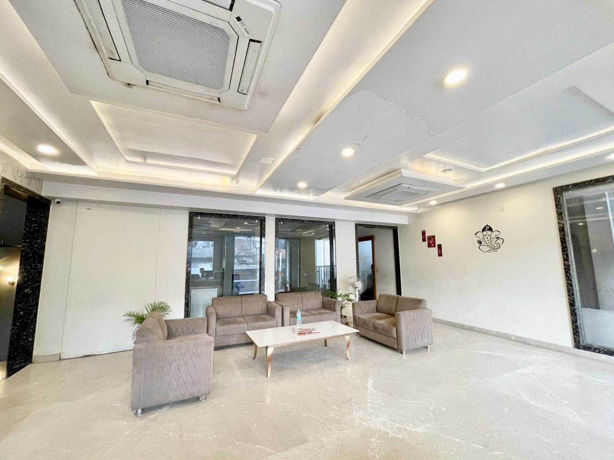 Hotel Rudraksh ! Varanasi !Fully-Air-Conditioned Hotel At Prime Location With Parking Availability, Near Kashi Vishwanath Temple, And Ganga Ghat 2 Exterior foto
